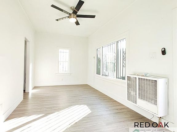 2nd image of 3908 Montclair St #3908