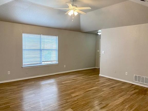 4th image of 320 Schumacher Dr #320