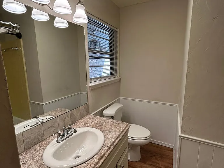 2304 NW 75th St — Photo 20