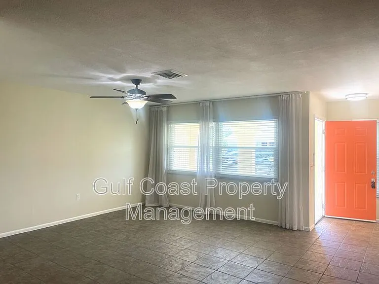 220 Avalon Rd — Photo 5