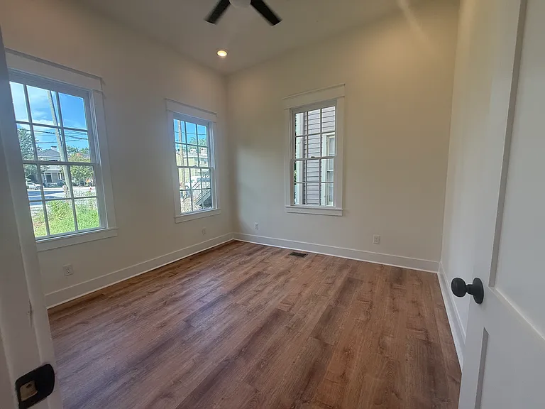 220 W Duffy St #A — Photo 15