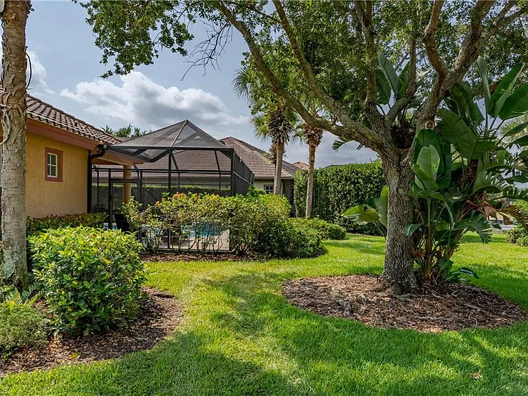 8754 Hideaway Harbor Ct — Photo 3