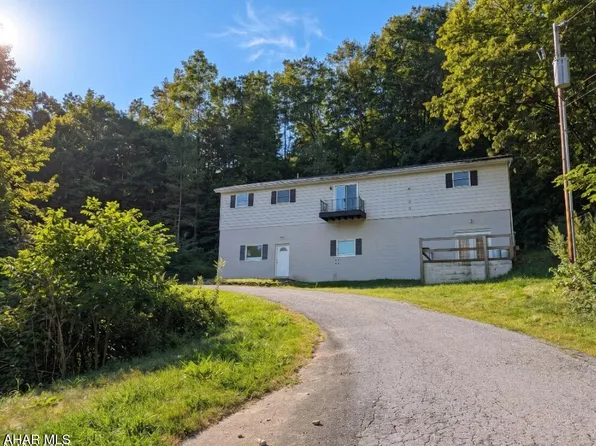 804 S Main St, Hollsopple, PA 15935