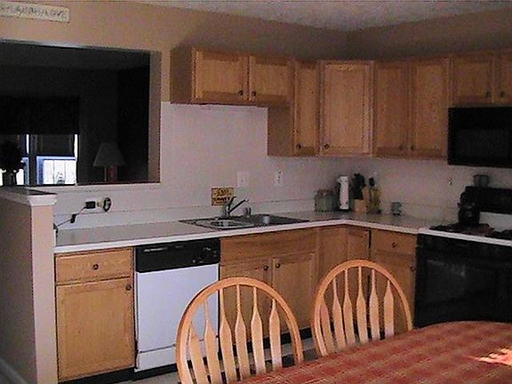 4th image of 1928 Laurel Oak Dr