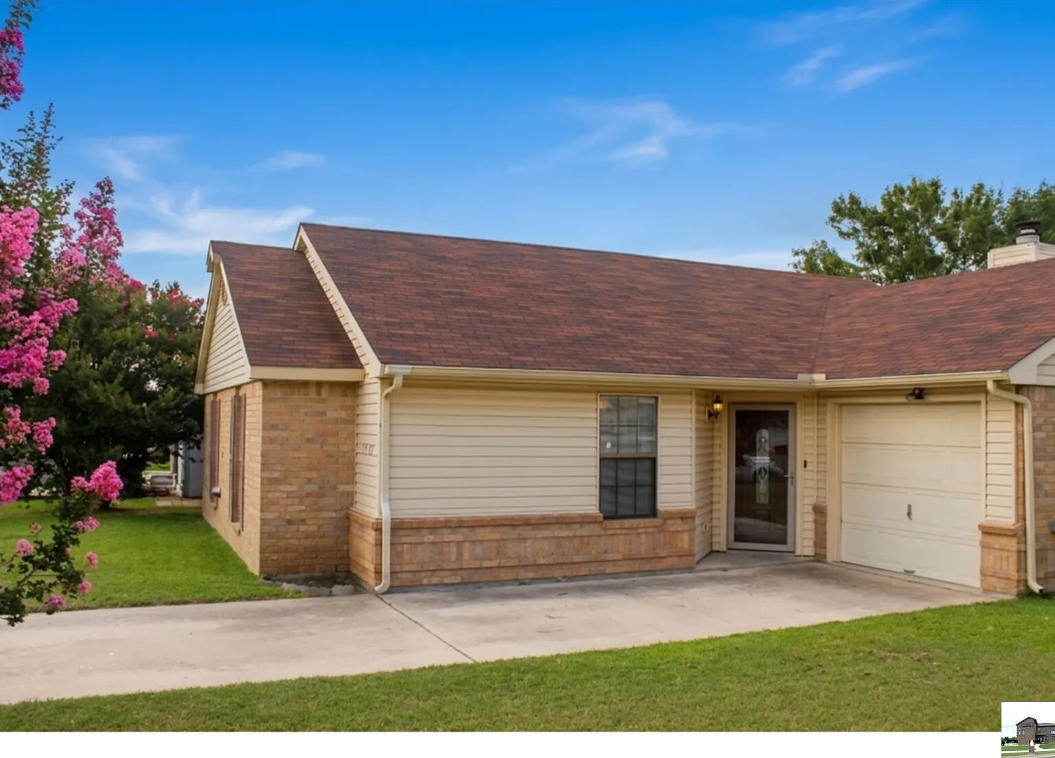 3 bed, 2.0 bath, 1200 sqft, $1,325 — Photo 2