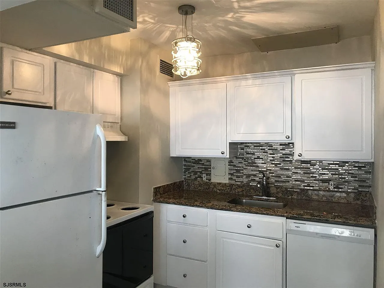 1 bed, 1.0 bath, $15,000 — Photo 2