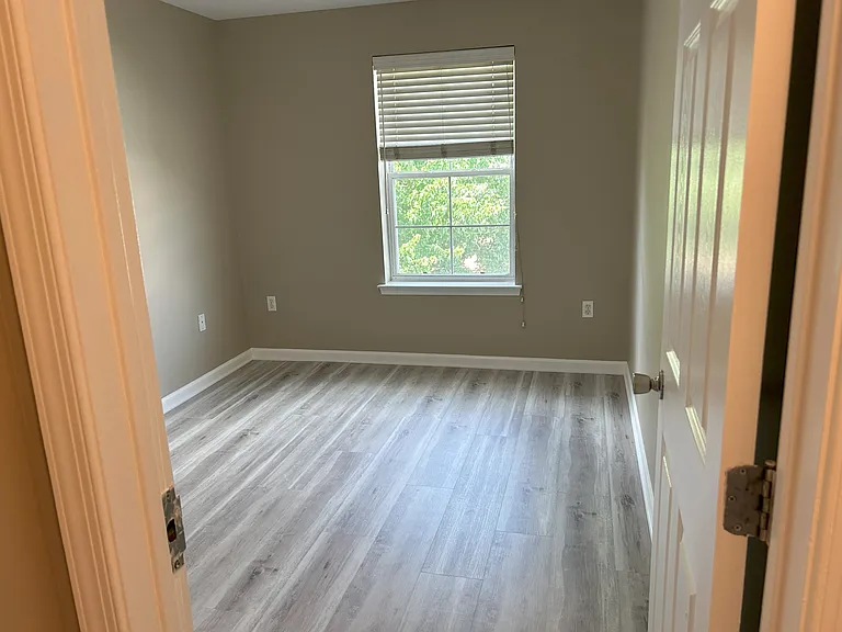 109 Cityview Ave — Photo 16