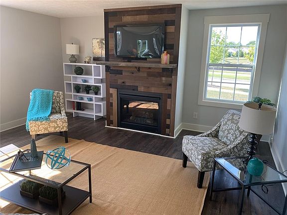 3rd image of 4261 Edelweiss Dr