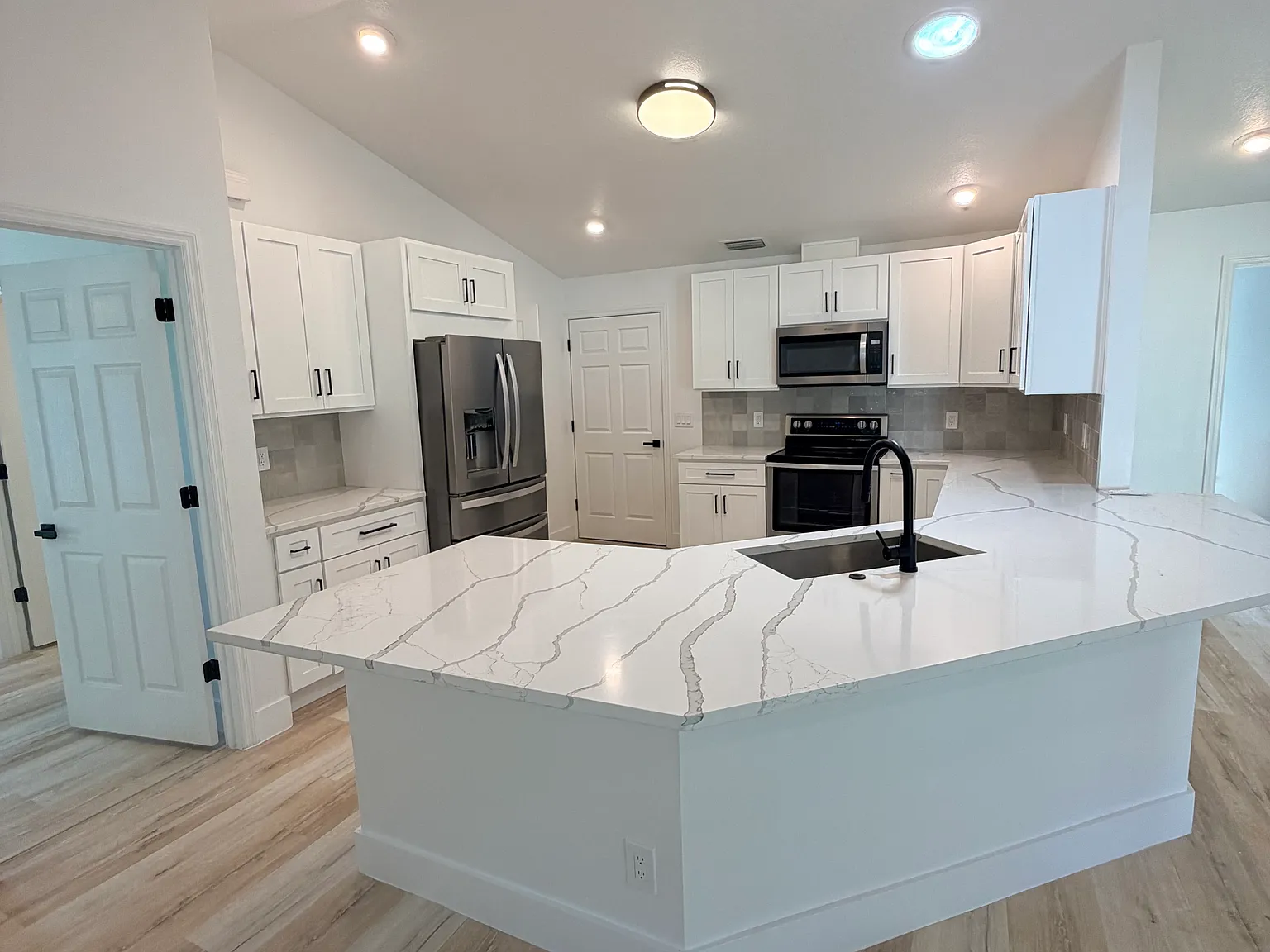 939 Dora Ave — Photo 4