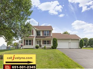 8073 Greenbriar Ln, Woodbury, MN 55125