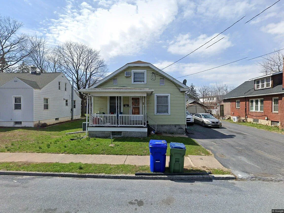 3 bed, 1.5 bath, 1058 sqft, $1,800 — Photo 1