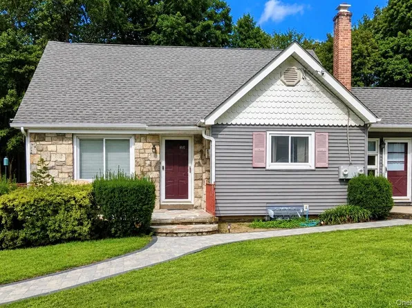 30 Lakeview Ter, Mahopac, NY 10541