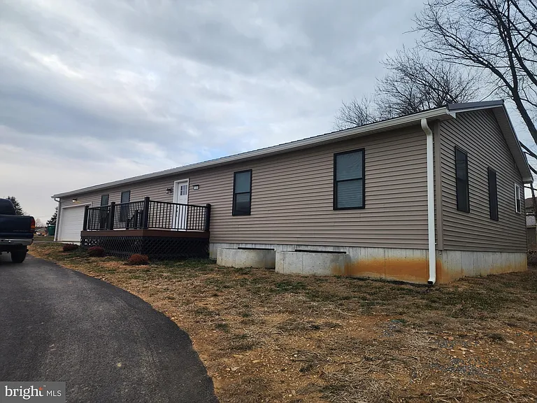 235 Hickory Dr — Photo 4