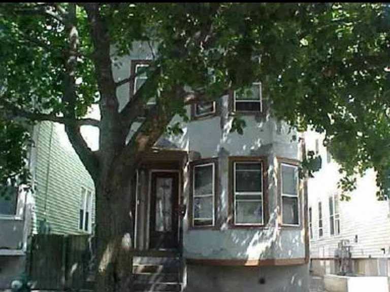 137 Dana Ave #1R — Photo 1