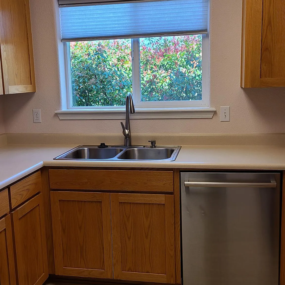 3 bed, 1228 sqft, $2,300 — Photo 4