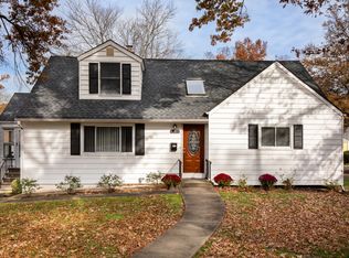 8 Oak Crest Rd, West Orange, NJ 07052