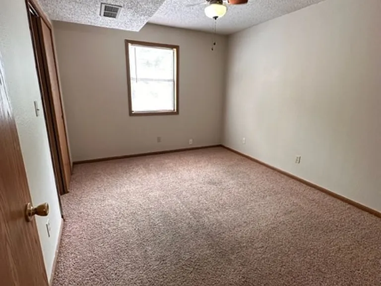 822 E Prairie Hill Dr — Photo 10
