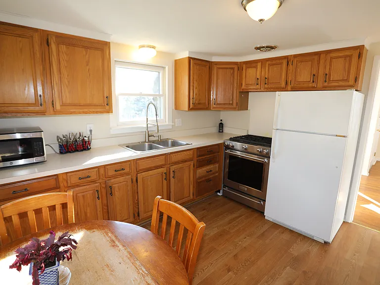 2548 E Lake Rd — Photo 2