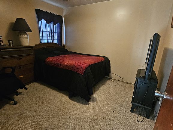 5th image of 210 Winkfield Point S