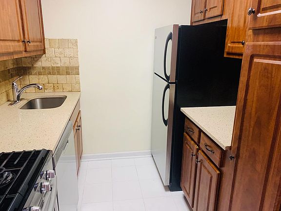 4th image of 225 Saint Pauls Ave APT 8E
