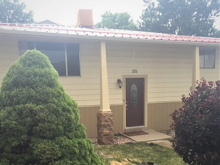 301 Moss St — Photo 3