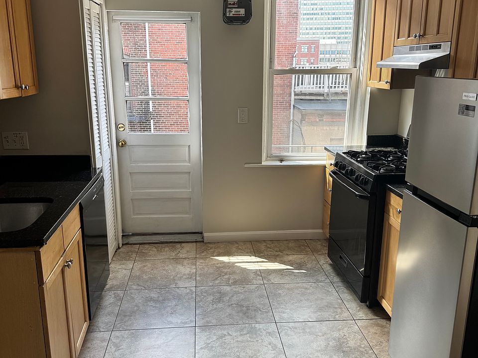 1st image of 220 Hanover St #19F