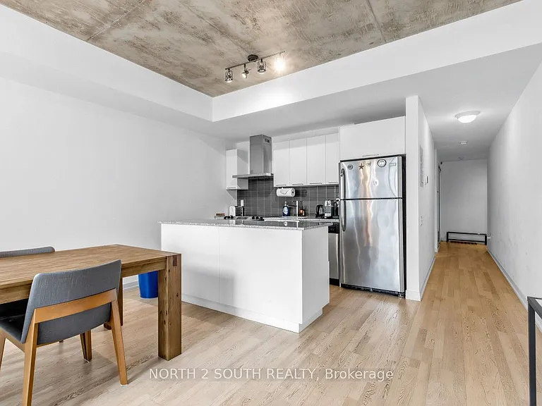 95 Bathurst St #225 — Photo 5