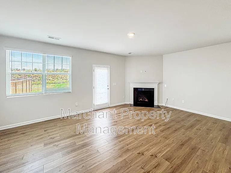324 E Compass Way — Photo 5