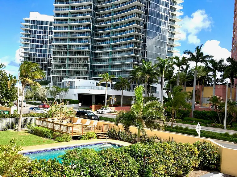 2121 N Ocean Blvd #10 — Photo 2