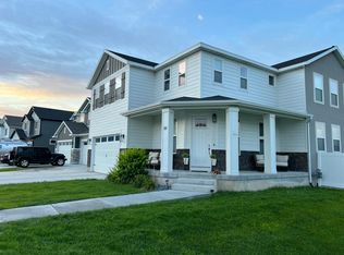 69 W Syracuse Rd, Vineyard, UT 84059