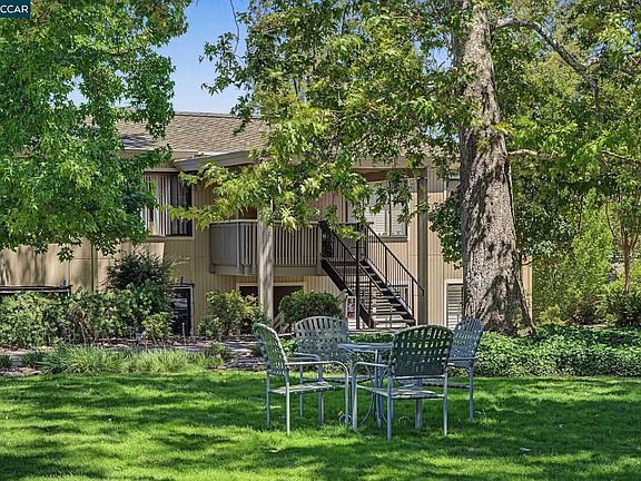 3rd image of 1108 Fairlawn Ct APT 8