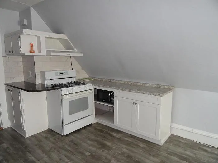 14 Albion St #3 — Photo 17