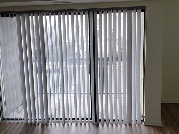 5th image of 623 Center St APT 104