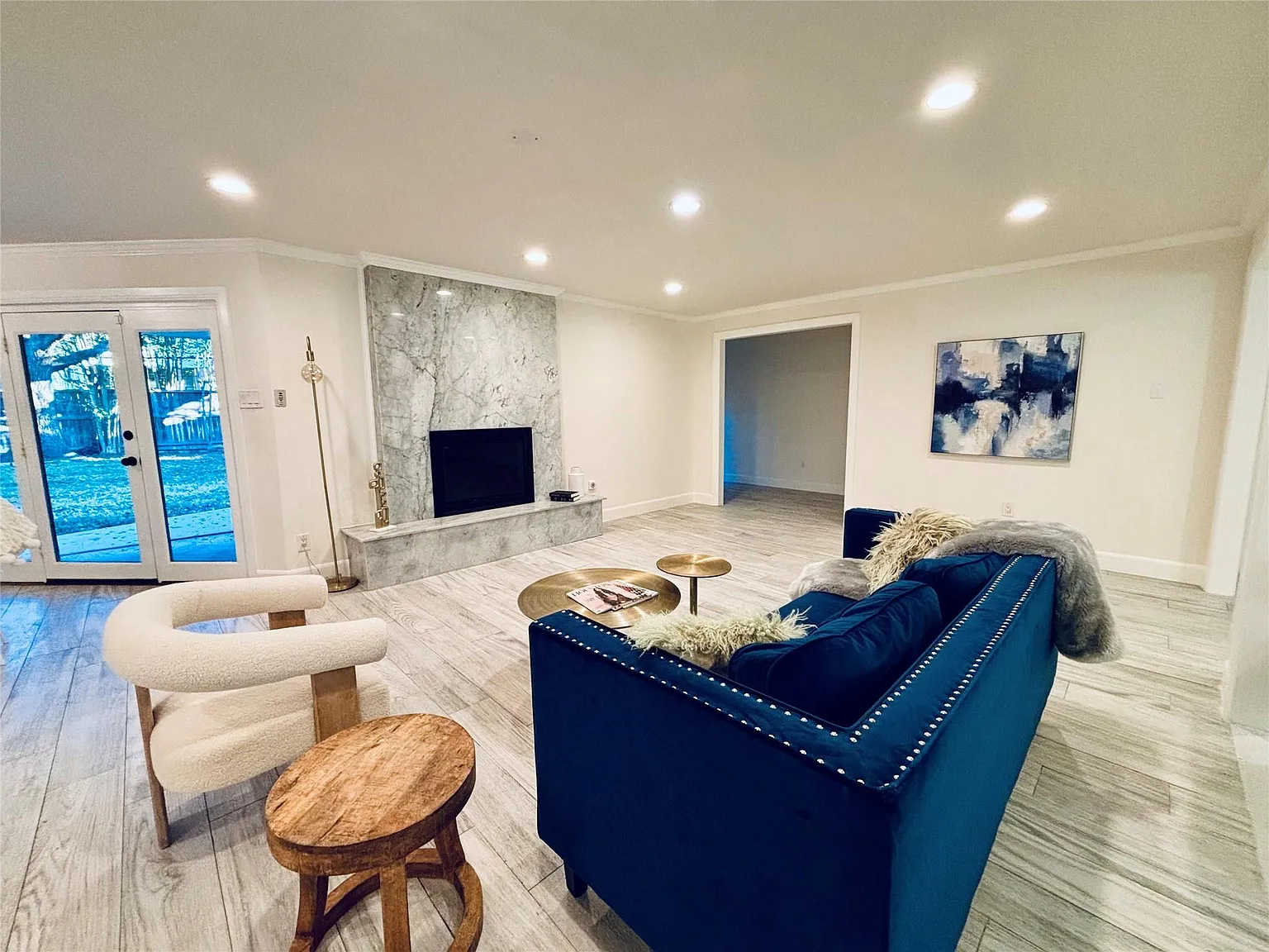 3 bed, 2.0 bath, 2560 sqft, $3,200 — Photo 3