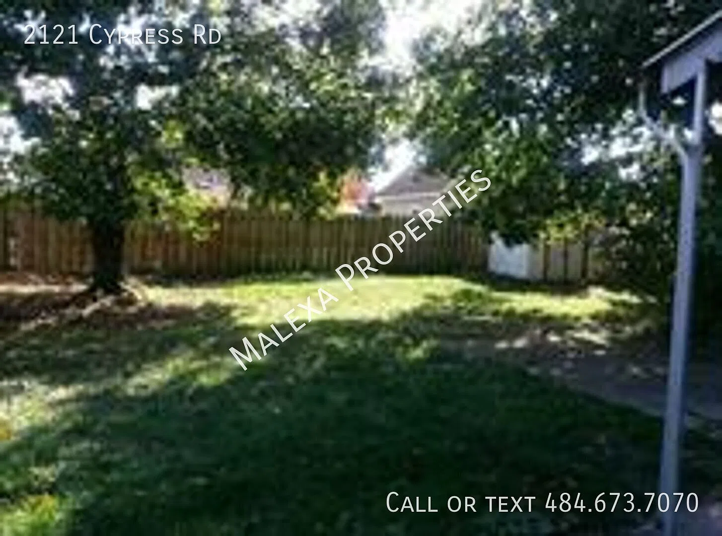 Single Family home w/off street parking, 3 bedrooms and 1.5 bathrooms — Photo 2