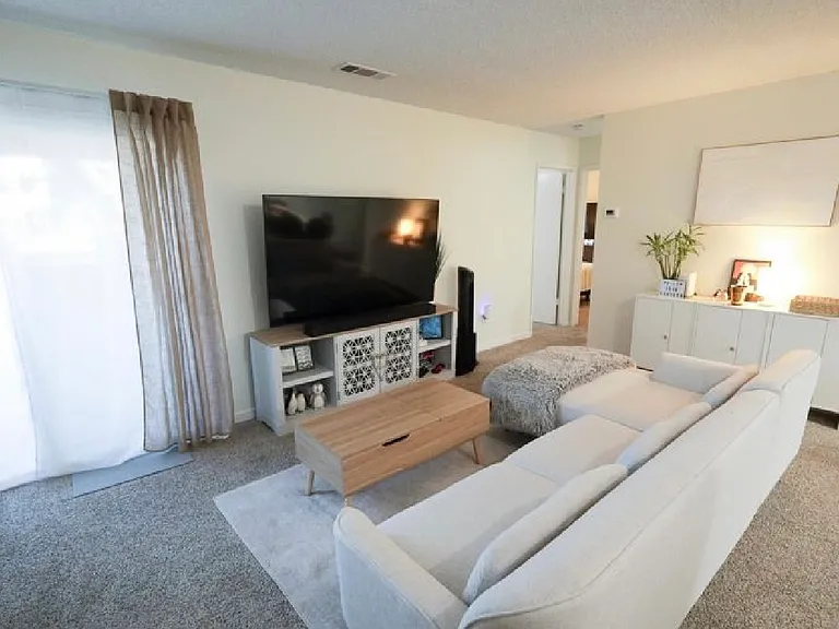 480 Cherry Ln #E — Photo 2