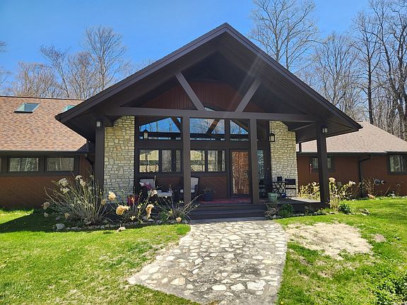 2nd image of 370 Nelson Ct