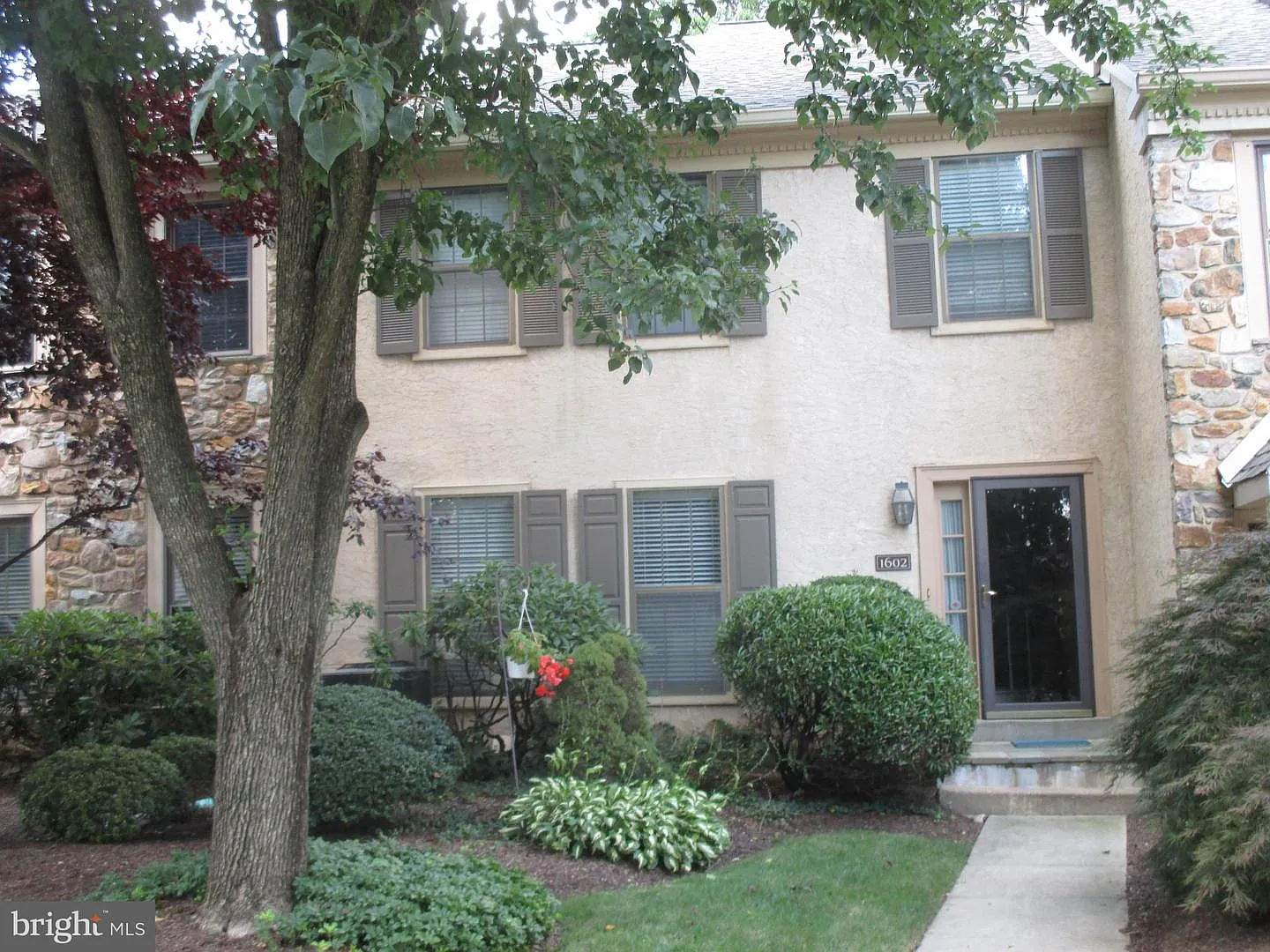 1602 Weatherstone Dr photo 1