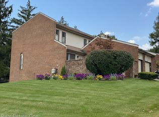 410 Willow Grove Ln, Rochester Hills, MI 48307
