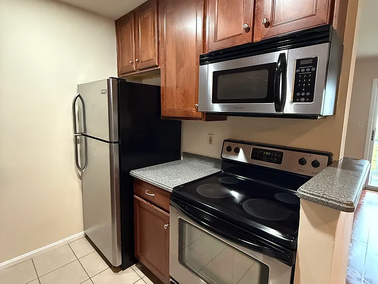 100 Wild Oak Ln #303 — Photo 5