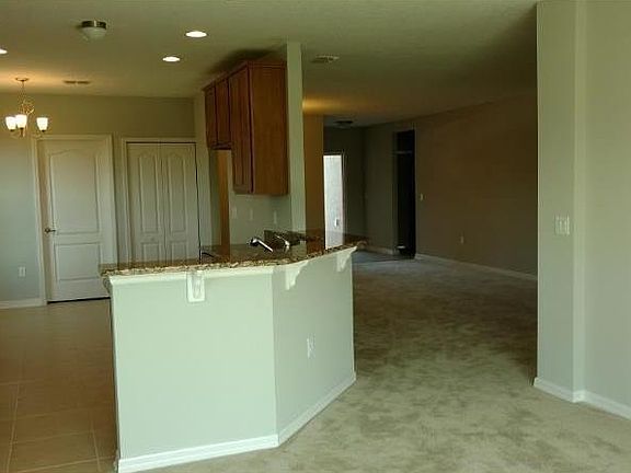 4th image of 412 Adriel Ave