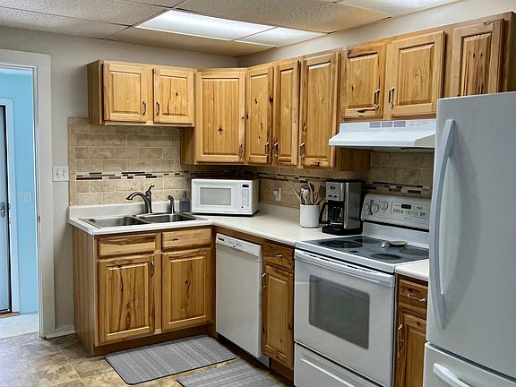 5th image of 805 Lions Park Dr
