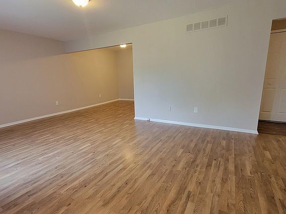4th image of 8572 Hampshire Dr