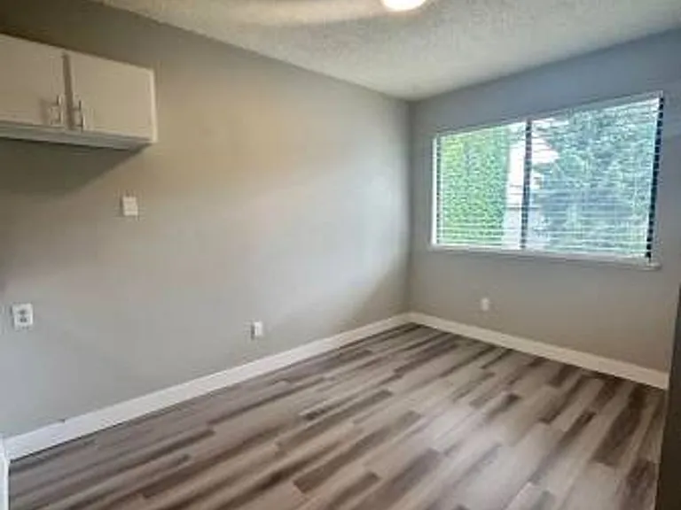 12550 SE Powell Blvd — Photo 27