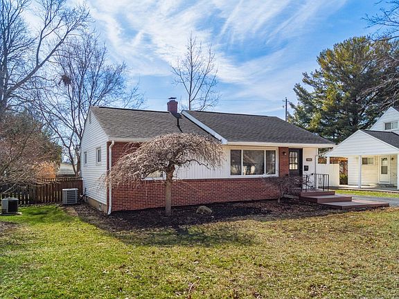 3rd image of 2257 Swansea Rd