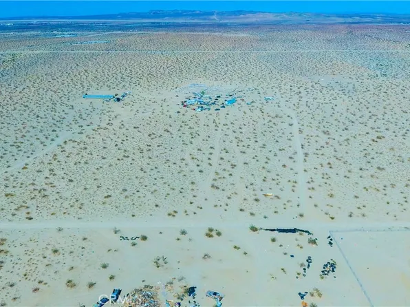 10 Sandstone Rd #1, Phelan, CA 92371