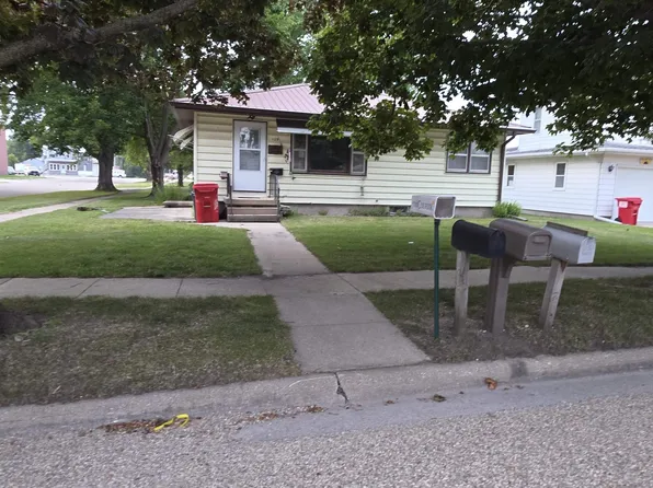 109 W Sycamore St, Dunkerton, IA 50626