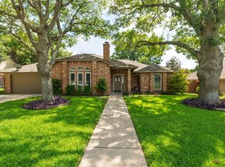 10053 Regent Row St, Fort Worth, TX 76126