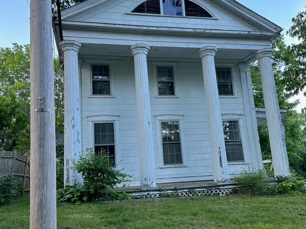 9 Baker Street, Richmond, ME 04357