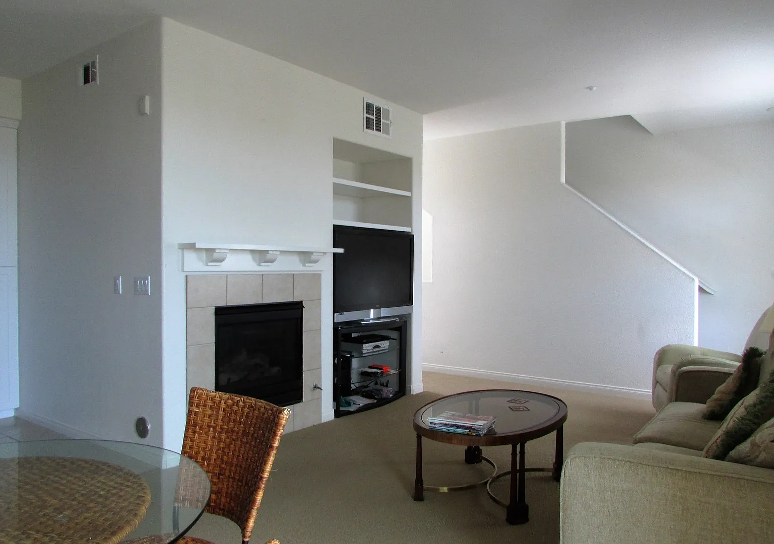 Gated Community - 2 bedroom, 2.5 bath Townhome in the heart of Oceanside — Photo 3